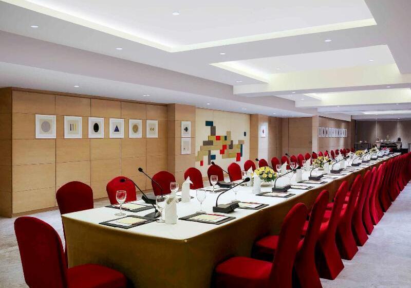 호텔 Grand Mercure Vadodara Surya Palace