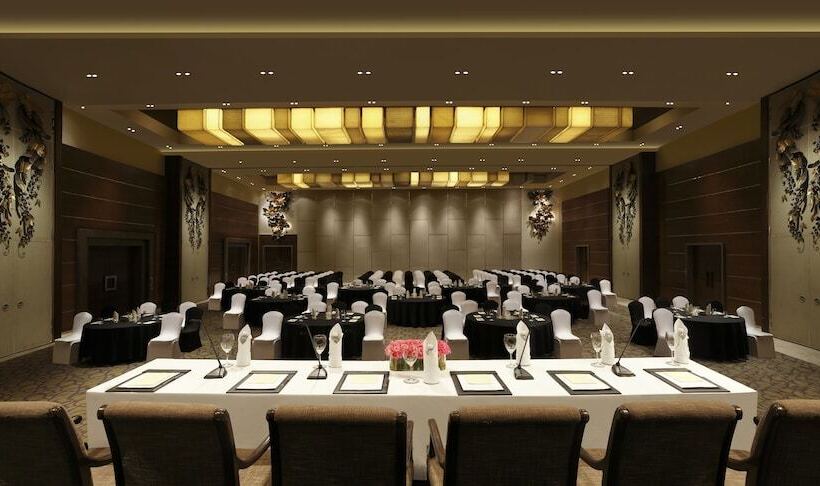 호텔 Grand Mercure Vadodara Surya Palace