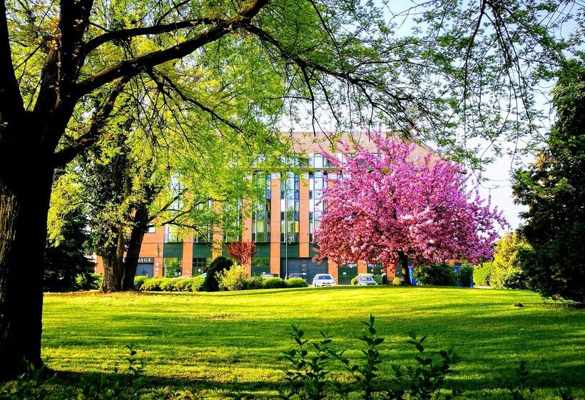 هتل Verdi Budapest Aquincum