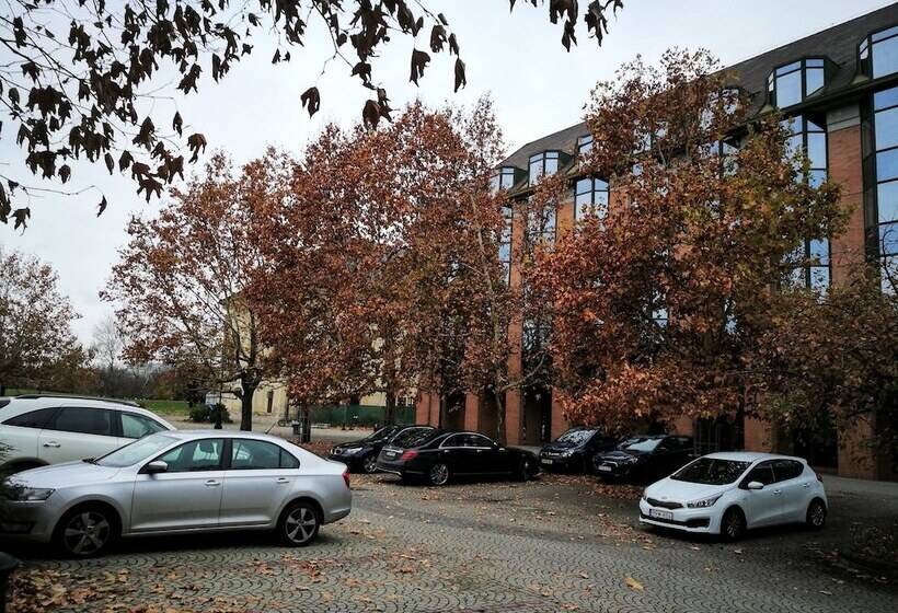 هتل Verdi Budapest Aquincum