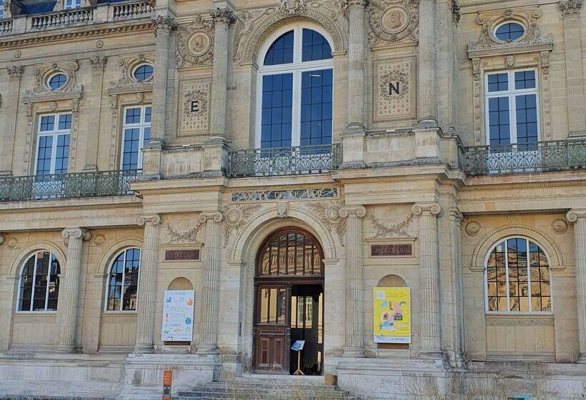 ホテル Campanile Amiens  Glisy