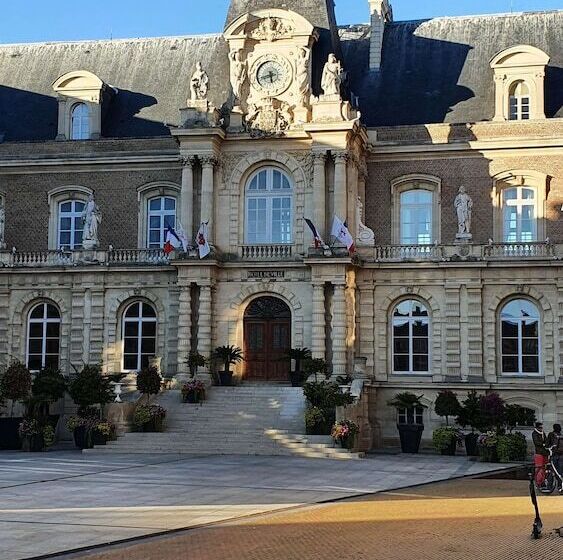 ホテル Campanile Amiens  Glisy