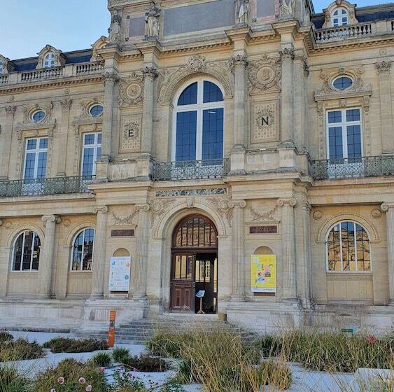 ホテル Campanile Amiens  Glisy