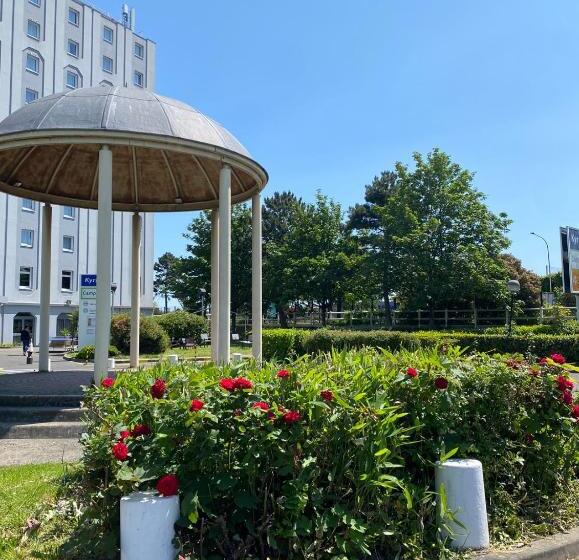 هتل Campanile Blanc Mesnil