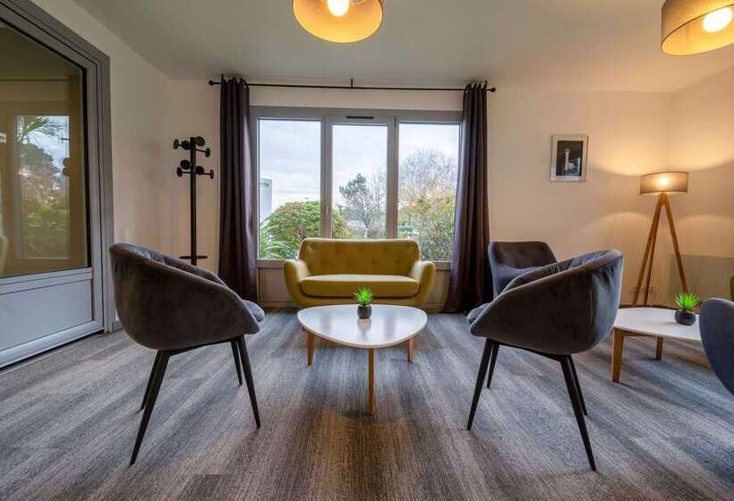 ホテル Campanile Lorient  Lanester