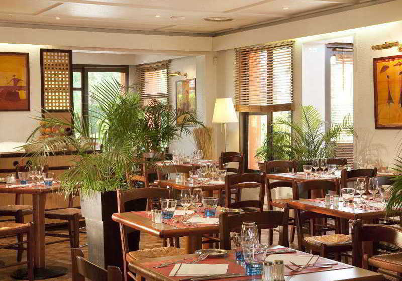 Отель Campanile Lourdes