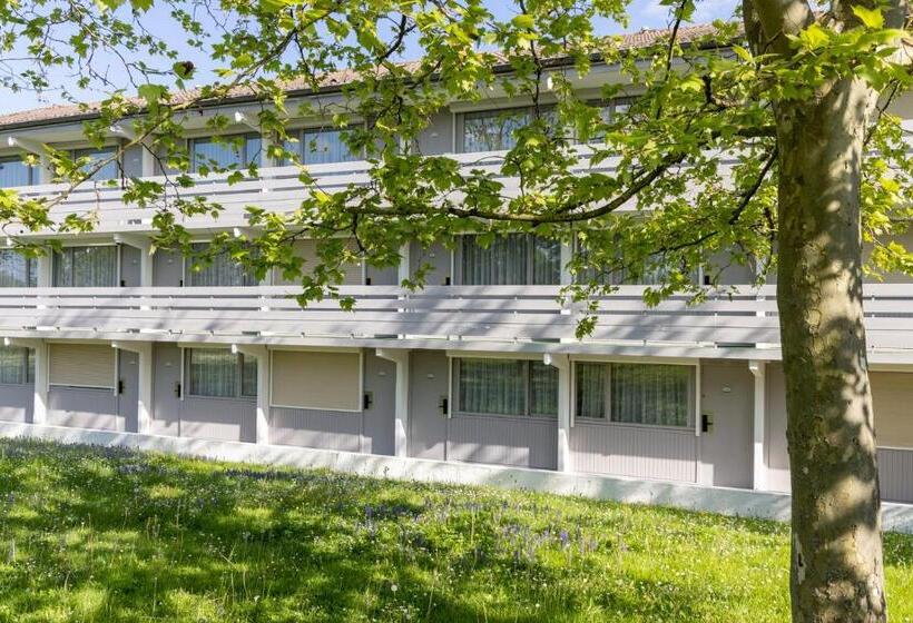 בית מלון כפרי The Originals City, Hôtel Mâcon Nord