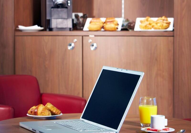 בית מלון כפרי Campanile Paris Ouest Chaville