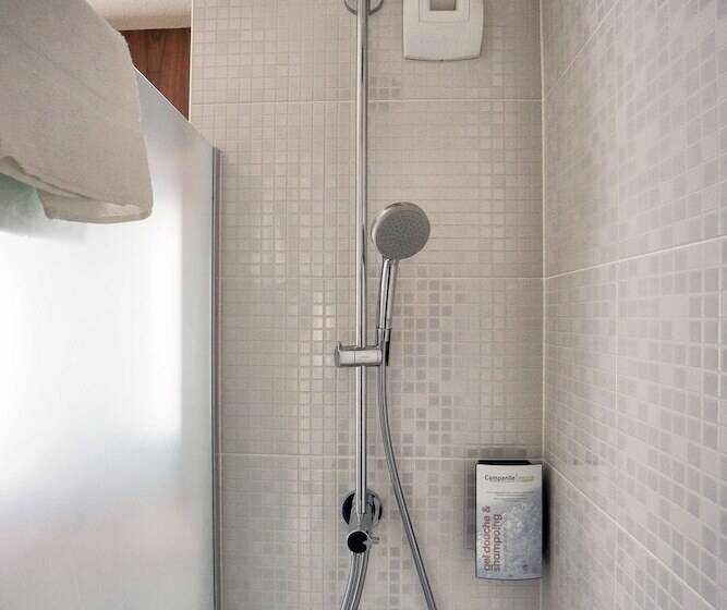 בית מלון כפרי Campanile Paris Ouest Chaville