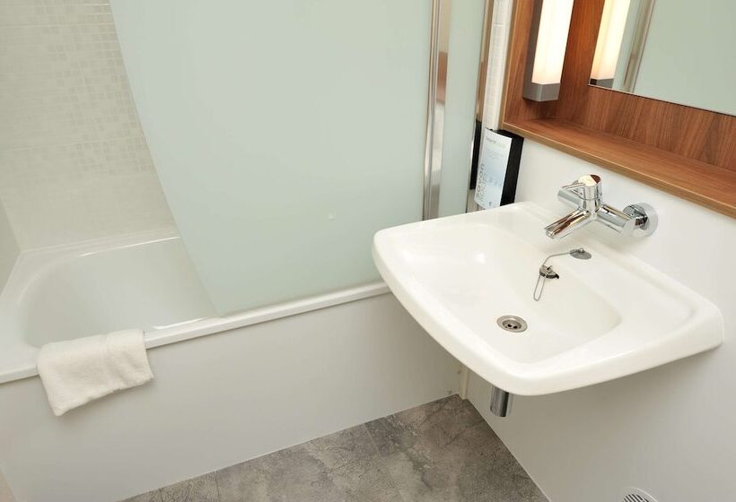 Отель Campanile Reims Est  Taissy