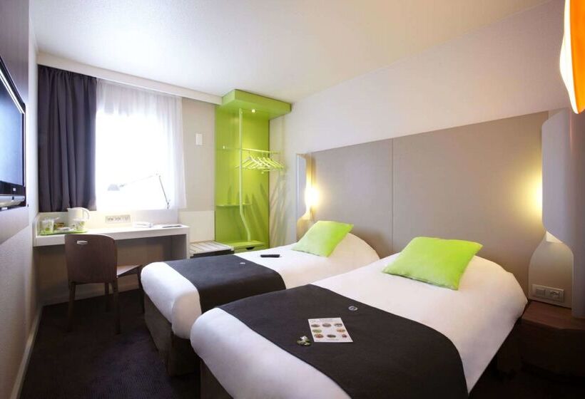 هتل Campanile Saint Germain En Laye