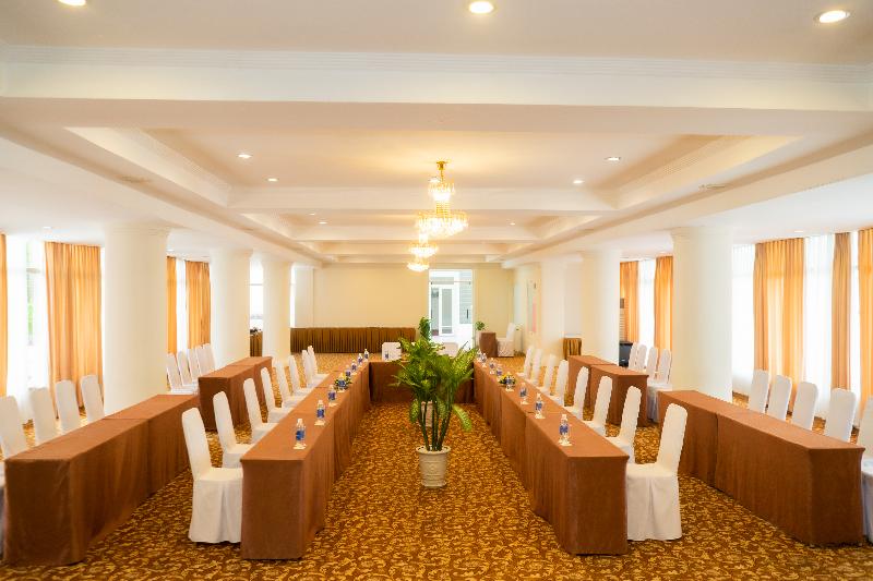 Century Riverside Hotel Hue