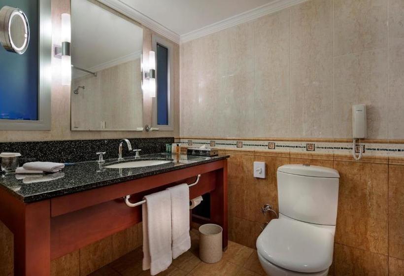 هتل Hilton Izmir