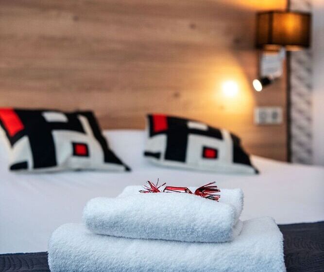 هتل Hôtel Le Cyrano Bergerac
