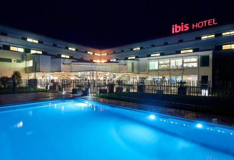 هتل Ibis Site Du Futuroscope