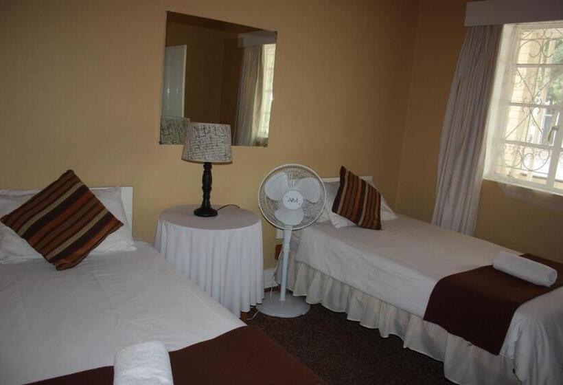 Отель Karoopark Guest House