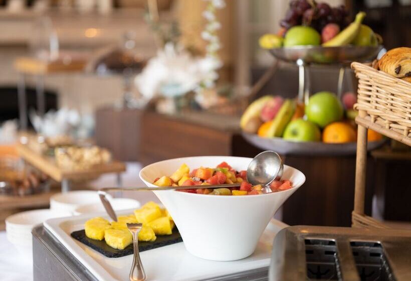 هتل Le Chateau De La Tour