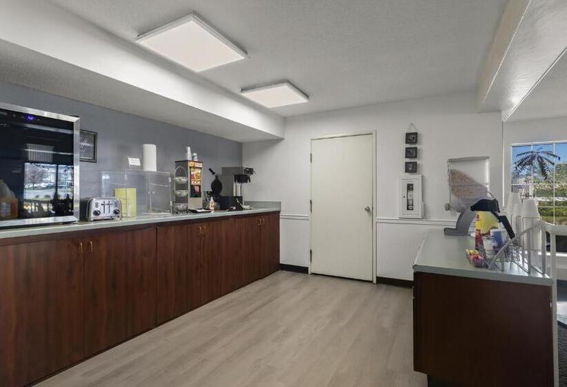 ホテル Americas Best Value Inn Edenton