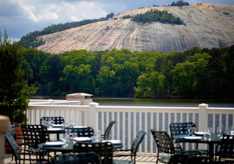 ホテル Atlanta Evergreen Lakeside Resort
