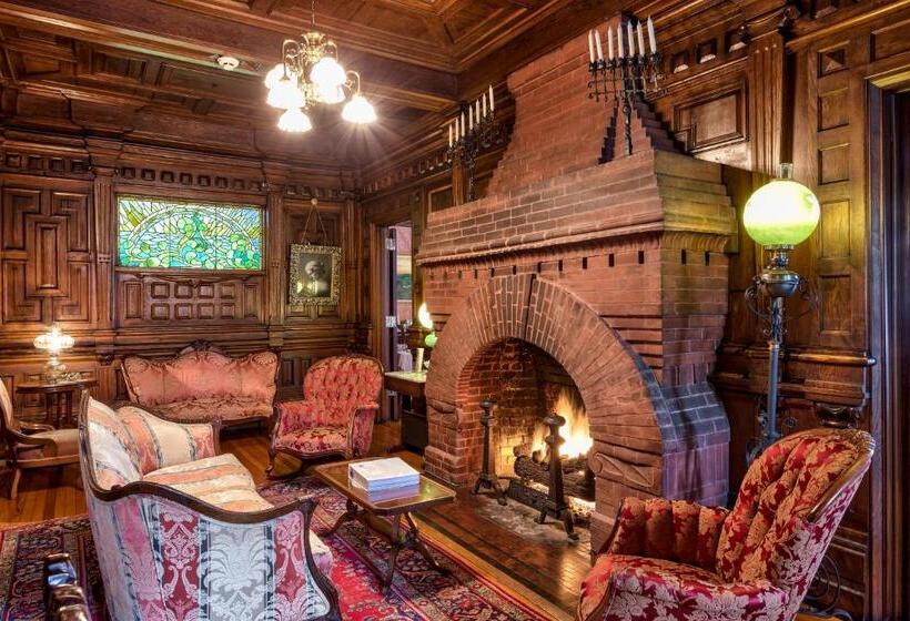 فندق Cedar Crest Inn