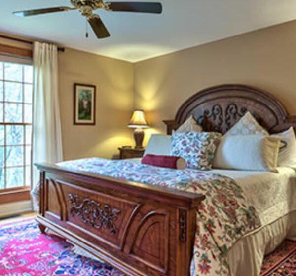 בית מלון כפרי Cedar Crest Inn