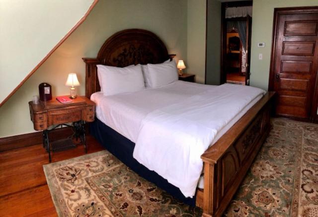 فندق Cedar Crest Inn