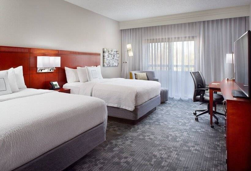 هتل Courtyard By Marriott Greensboro