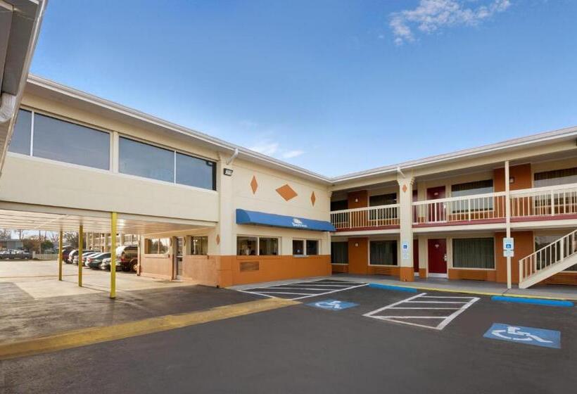 هتل Days Inn By Wyndham Jacksonville Nc