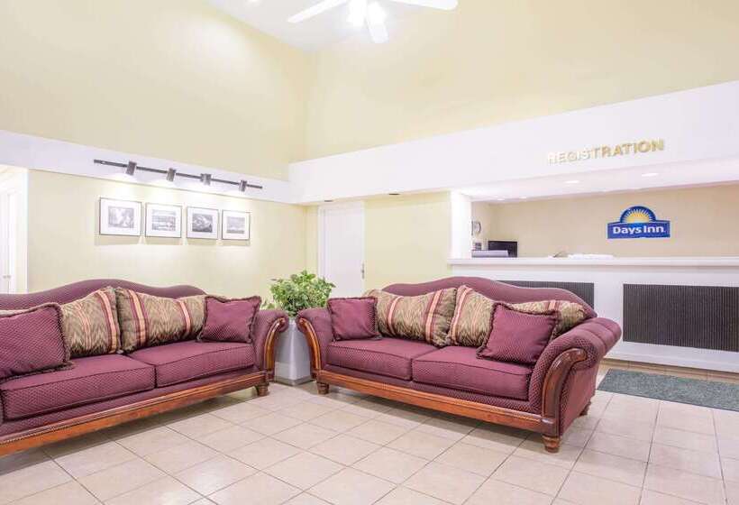 בית מלון כפרי Days Inn By Wyndham Spartanburg Waccamaw