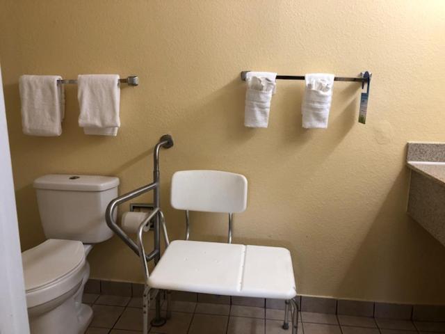 בית מלון כפרי Days Inn By Wyndham Spartanburg Waccamaw