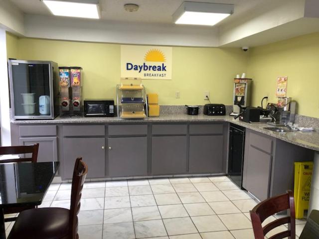 בית מלון כפרי Days Inn By Wyndham Spartanburg Waccamaw