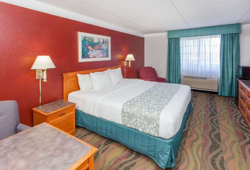 Отель Days Inn & Suites By Wyndham Arlington Heights