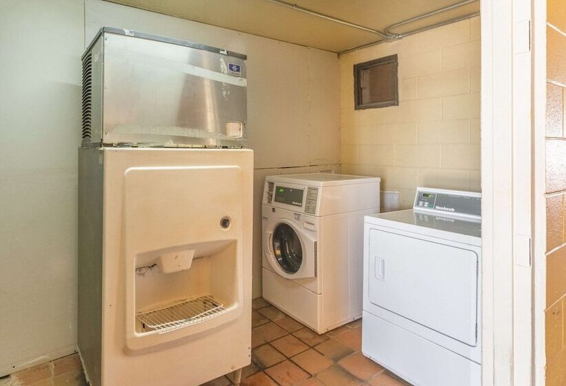 فندق Econo Lodge