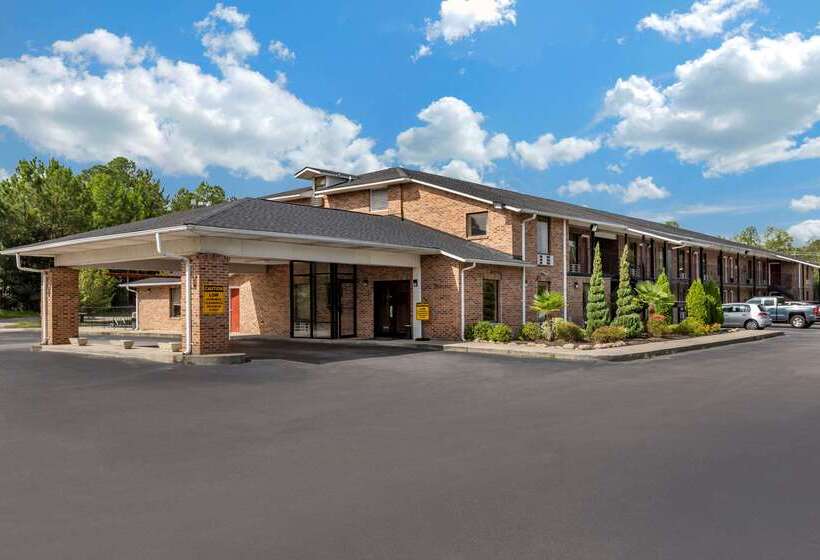 فندق Econo Lodge Inn & Suites