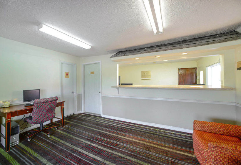 فندق Econo Lodge Inn & Suites