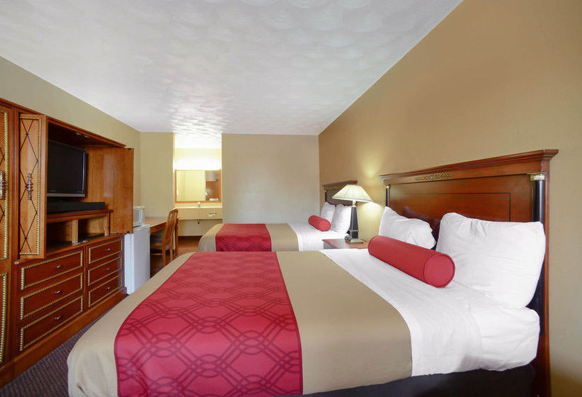 هتل Econo Lodge Inn & Suites
