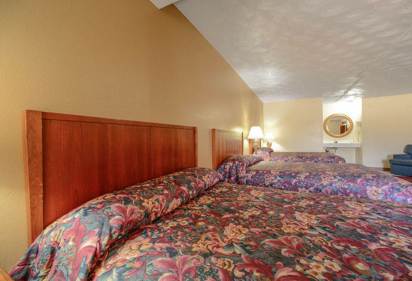 هتل Econo Lodge Inn & Suites