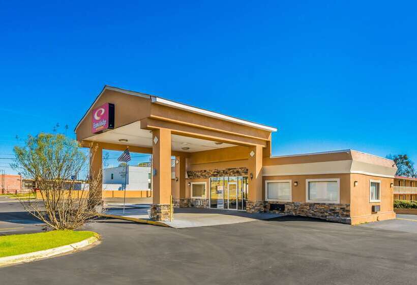 هتل Econo Lodge  Inn & Suites