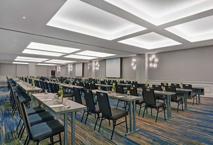 هتل Embassy Suites By Hilton Chicago Downtown River North