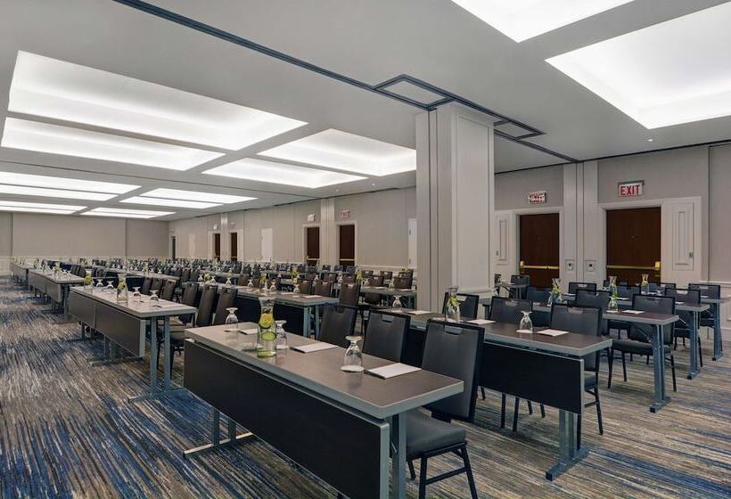 هتل Embassy Suites By Hilton Chicago Downtown River North