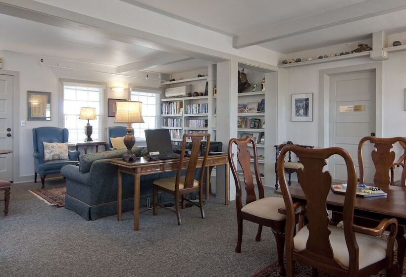 فندق The First Colony Inn