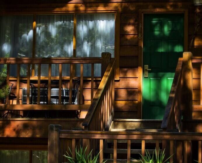 فندق Flanigan`s Resort And Spa