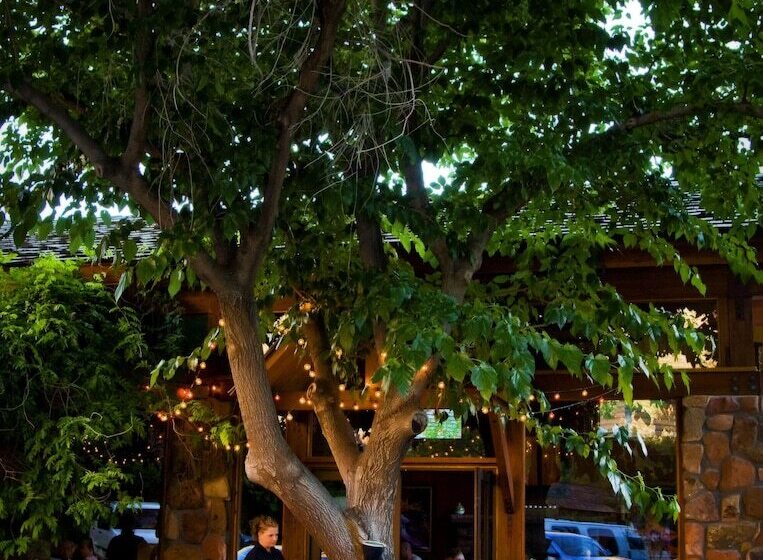 فندق Flanigan`s Resort And Spa