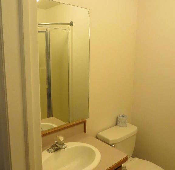 فندق Four Corners Inn