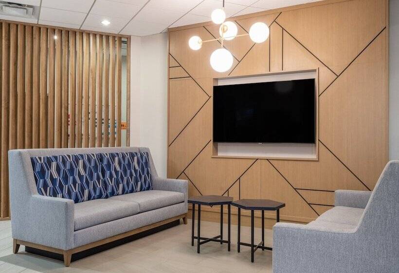 هتل Holiday Inn Express & Suites Greensboro   I 40 Atwendover, An Ihg