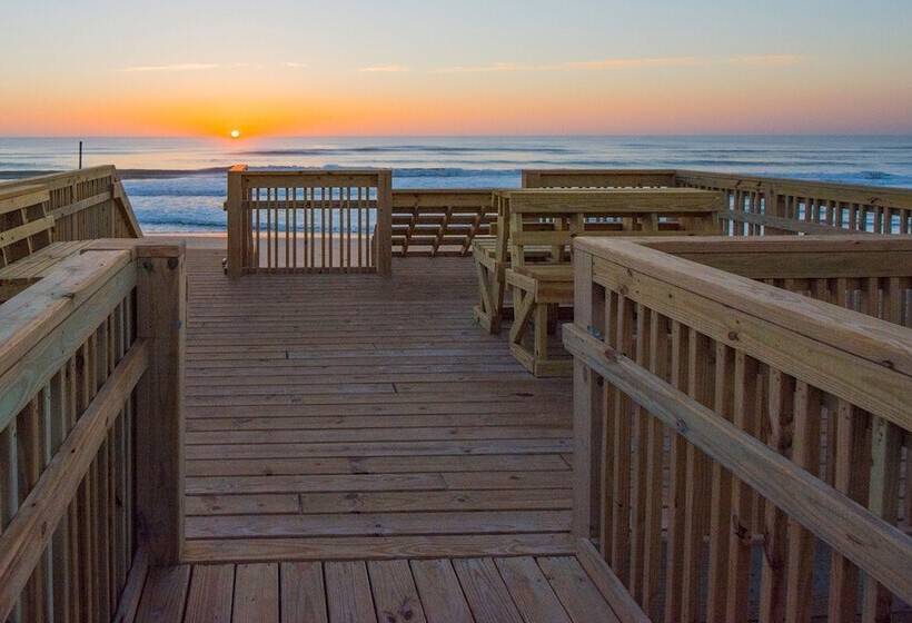 هتل Holiday Inn Express Nags Head Oceanfront, An Ihg