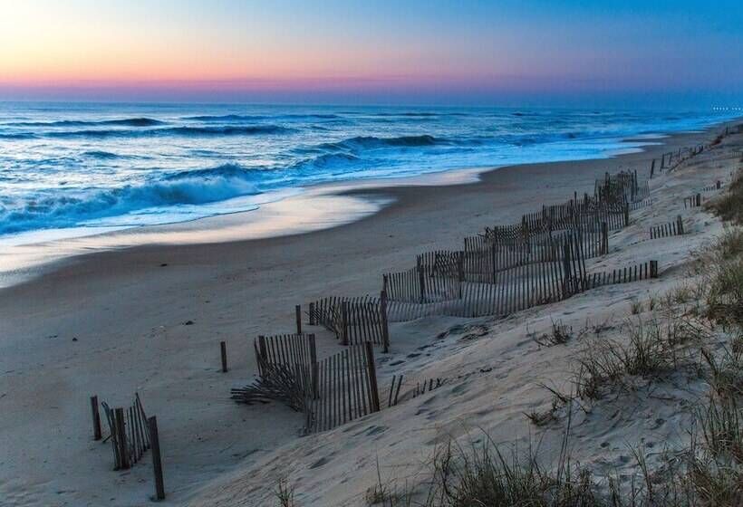 هتل Holiday Inn Express Nags Head Oceanfront