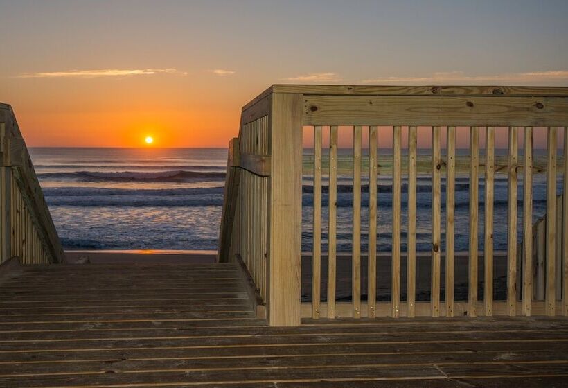 هتل Holiday Inn Express Nags Head Oceanfront, An Ihg