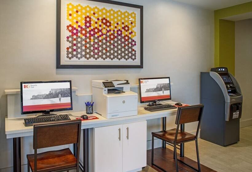 هتل Holiday Inn Express Nags Head Oceanfront, An Ihg