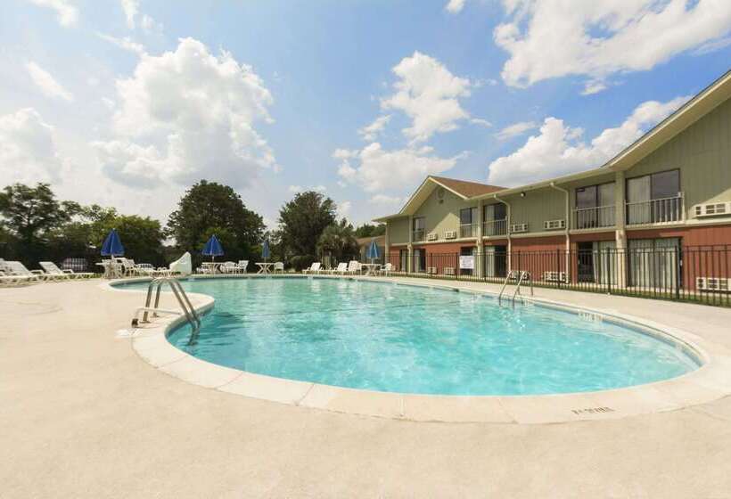 هتل Howard Johnson By Wyndham Beaufort/parris Island